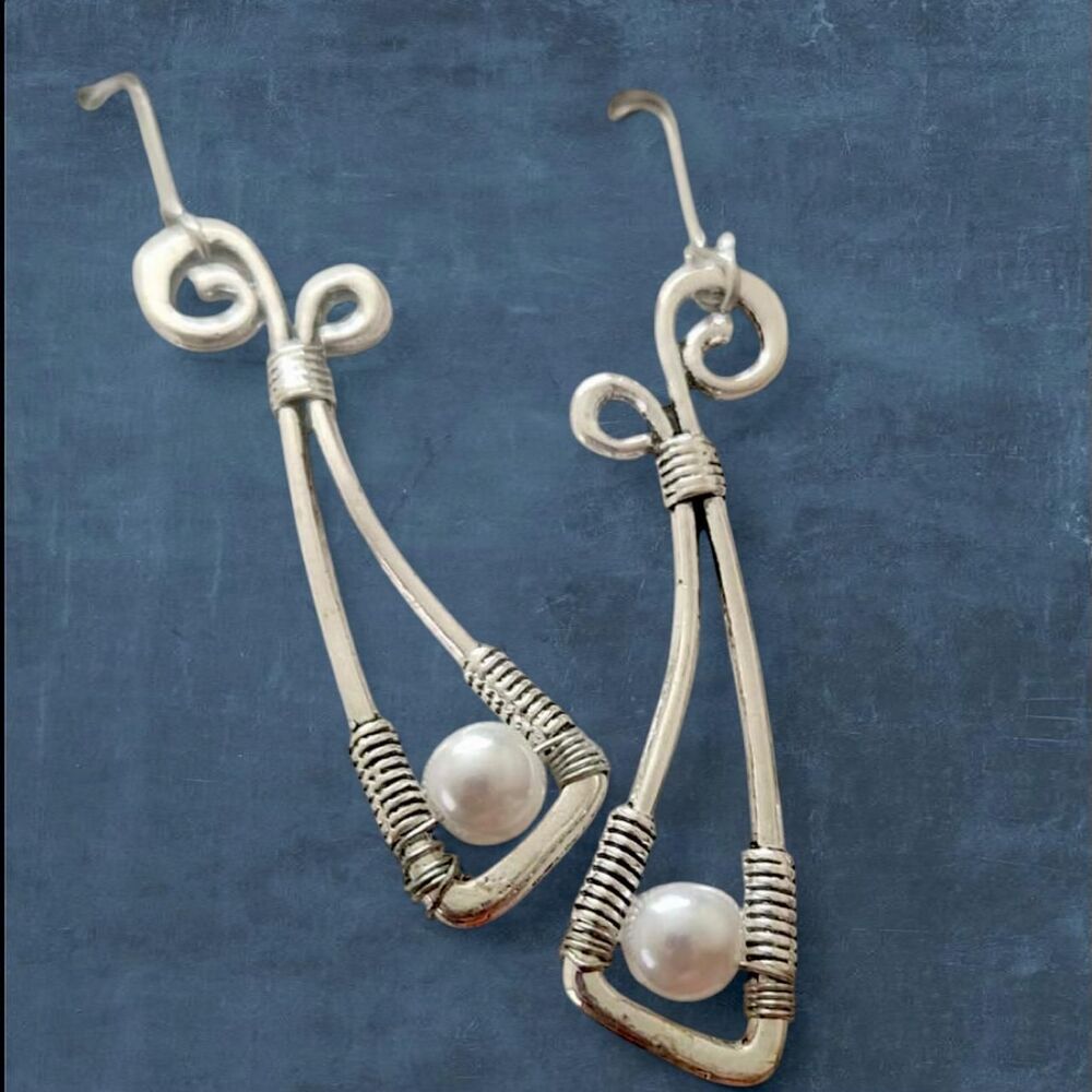 ꧁ᬊᬁ whimsical lightweight dangle faux pearl earrings ᬊ᭄꧂